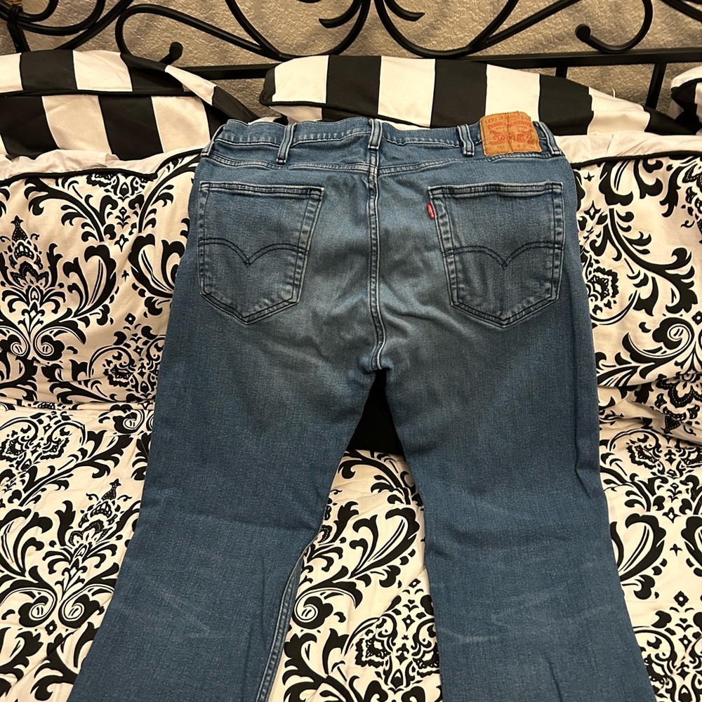 Men’s Levi's Relaxed Fit Light Blue Jeans - Picture 2 of 3